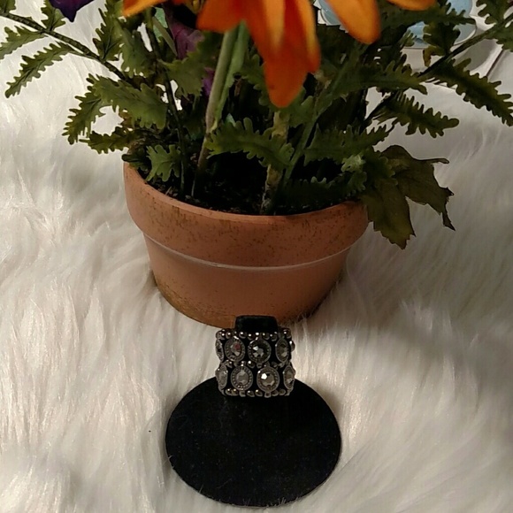 Rhinestone And Bead Ring In Pewter 3/4 Inch Stretch Band Fits Most - Picture 2 of 3